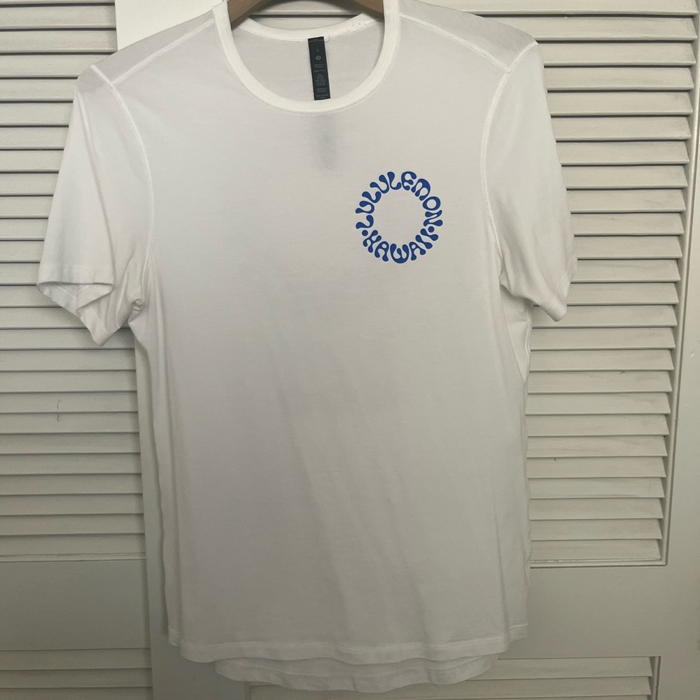Limited Edition: lululemon White fundamental T-Shirt with Blue HAWAII decal